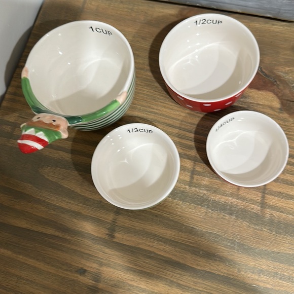 Adorable Elf Measuring Cups and Spoons - Picture 3 of 8